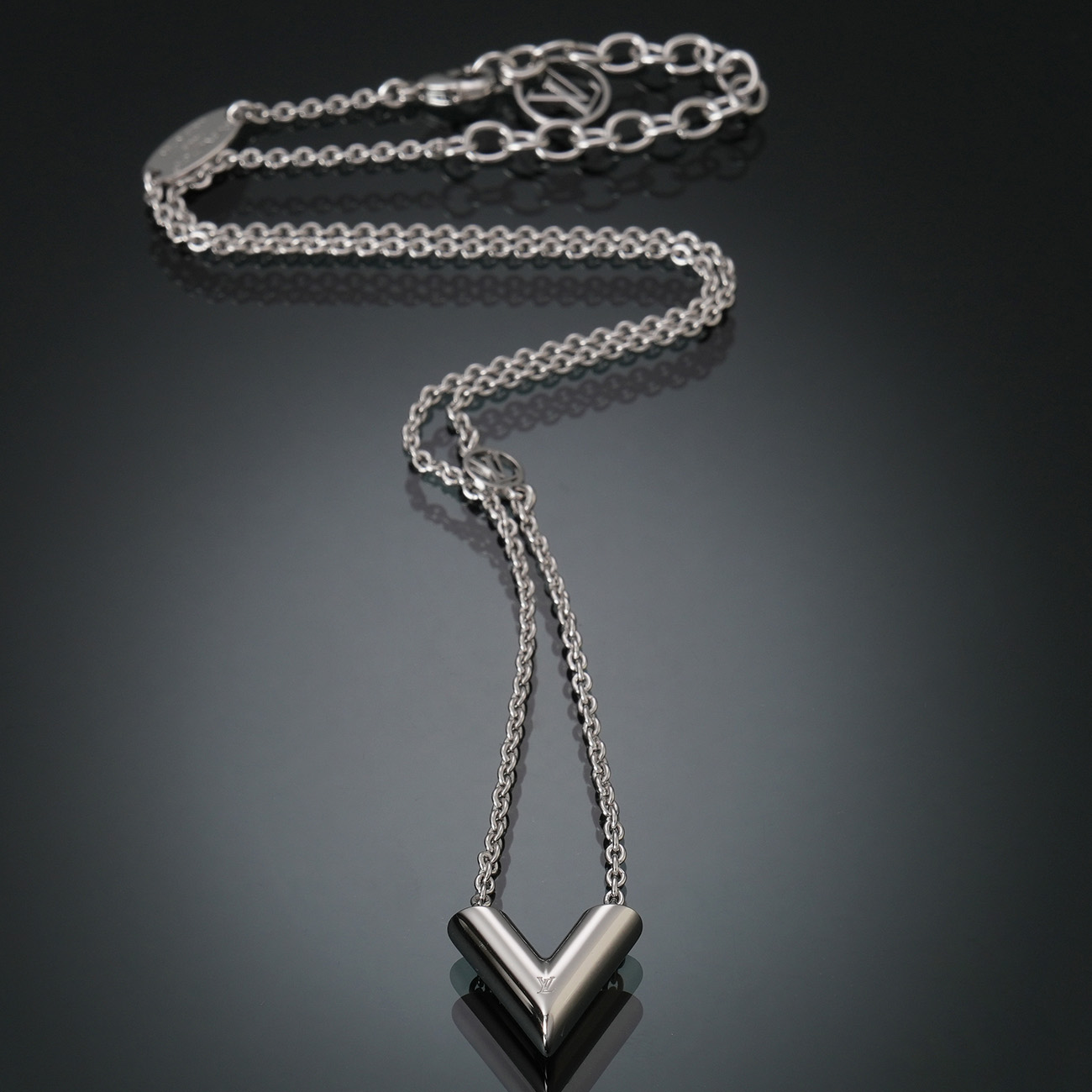 LOUIS VUITTON(USED)루이비통 V 에센셜 네크리스 실버